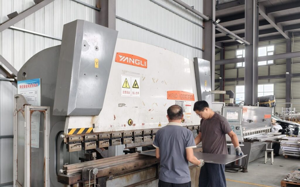SXFireplace production staff operating press brake equipment