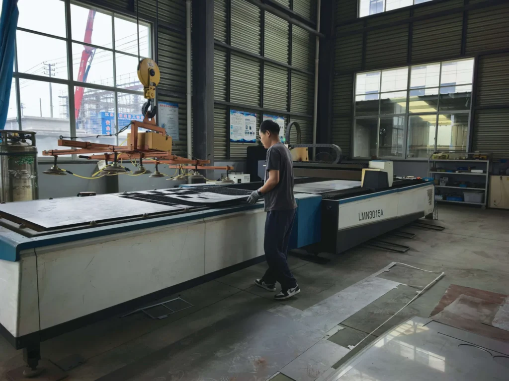 Sheet metal processing at the SXFireplace workshop